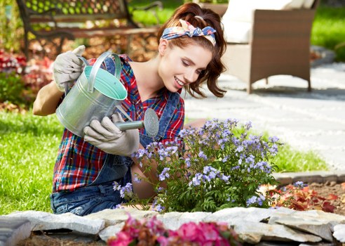 Image representing a gardener assessing a reported issue